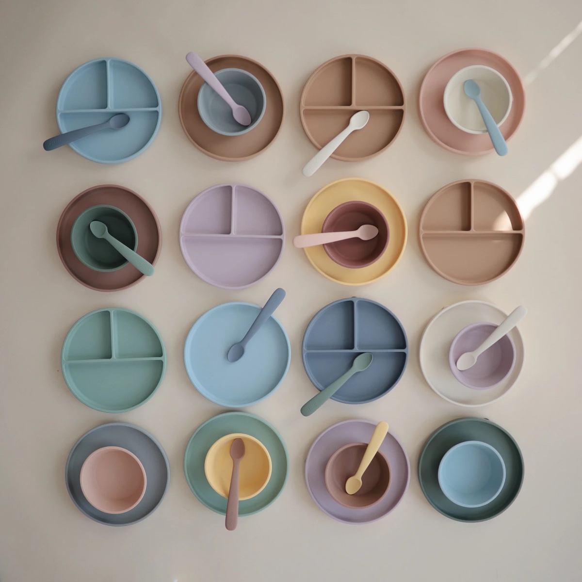 Assiette silicone Mushie Blush