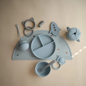 Assiette silicone Mushie Powder blue