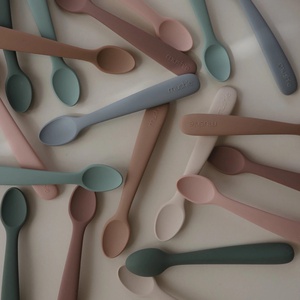 Cuillères silicone Mushie Blush-Shifting Sand