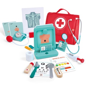 Kit du petit docteur Hape