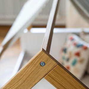 Lit au sol cabane Montessori barrière double KASVA hêtre laqué blanc-chêne huilé textile de toit