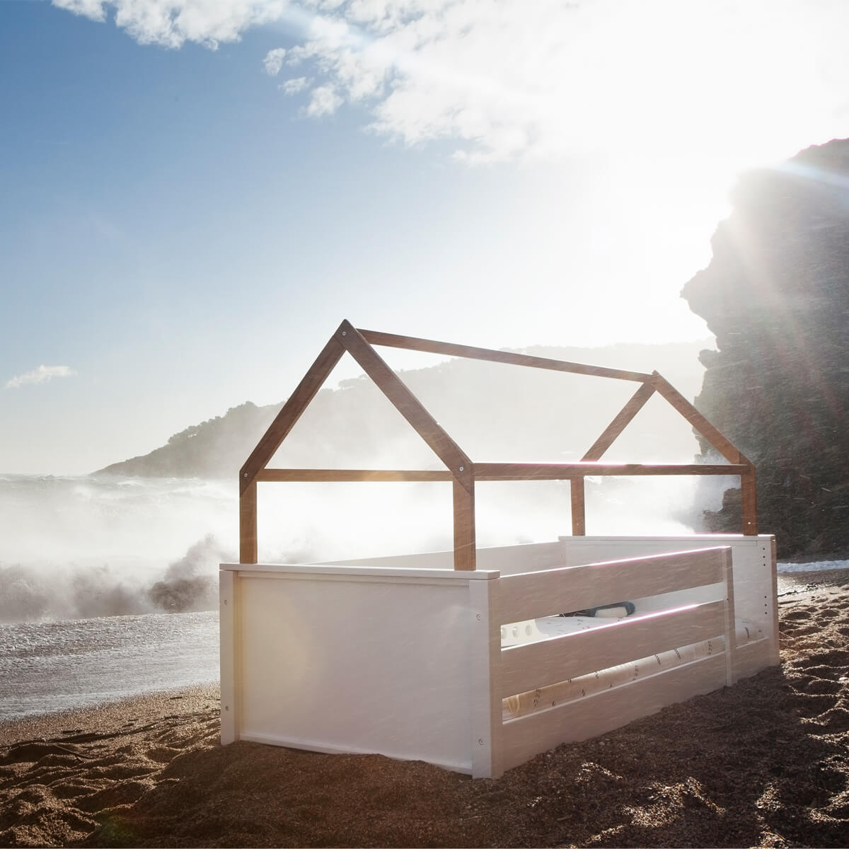 Lit au sol cabane Montessori barrière double KASVA hêtre laqué blanc-chêne huilé