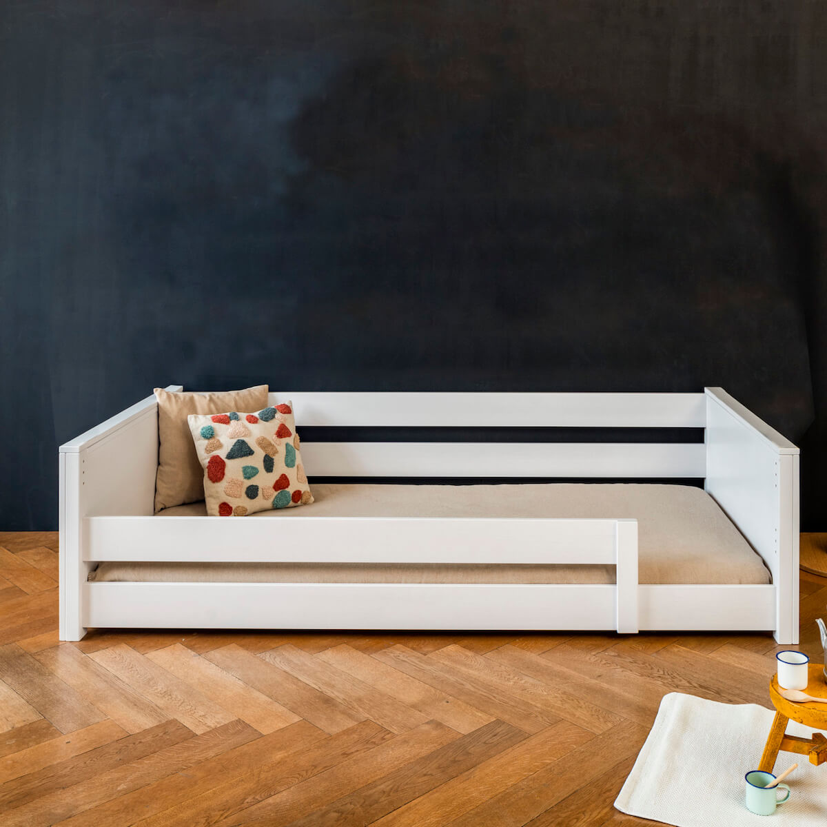 Lit au sol Montessori barrière simple 90x200cm KASVA hêtre laqué blanc