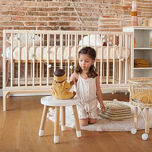 Lit bébé KERA en frêne avec top Round-pieds Bevel