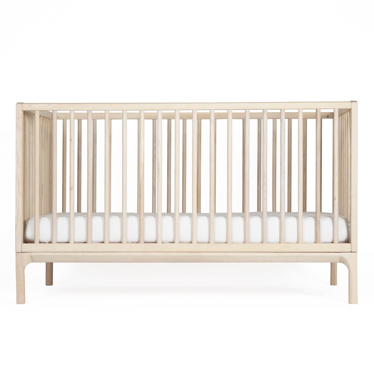 Lit bébé KERA en frêne avec top Straight-pieds Bevel