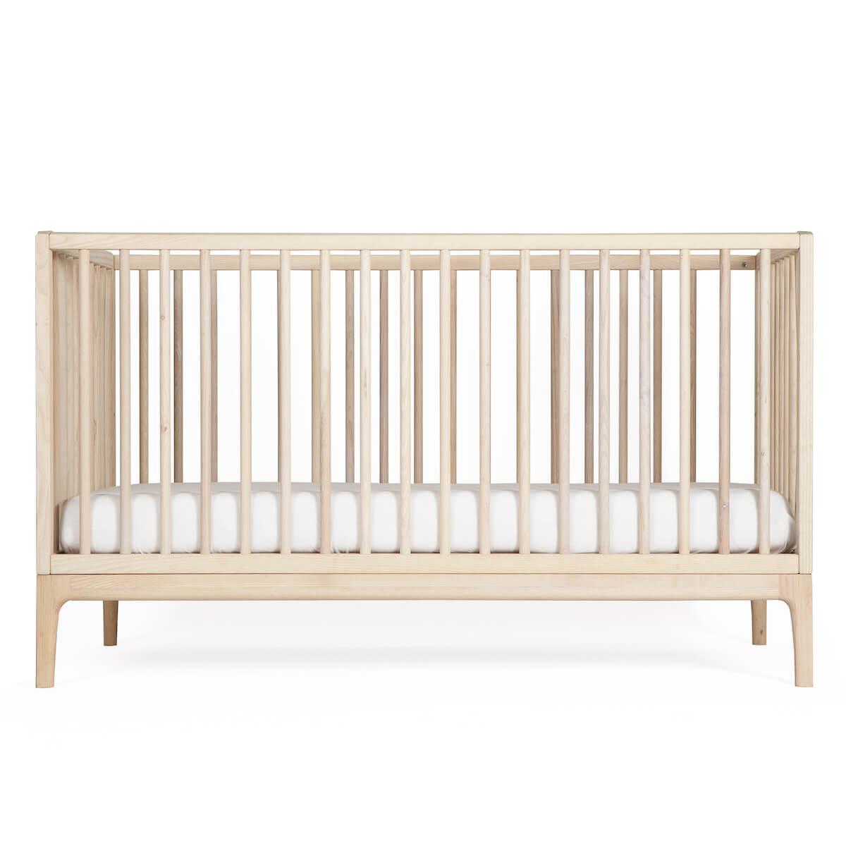 Lit bébé KERA en frêne avec top Straight-pieds Curve