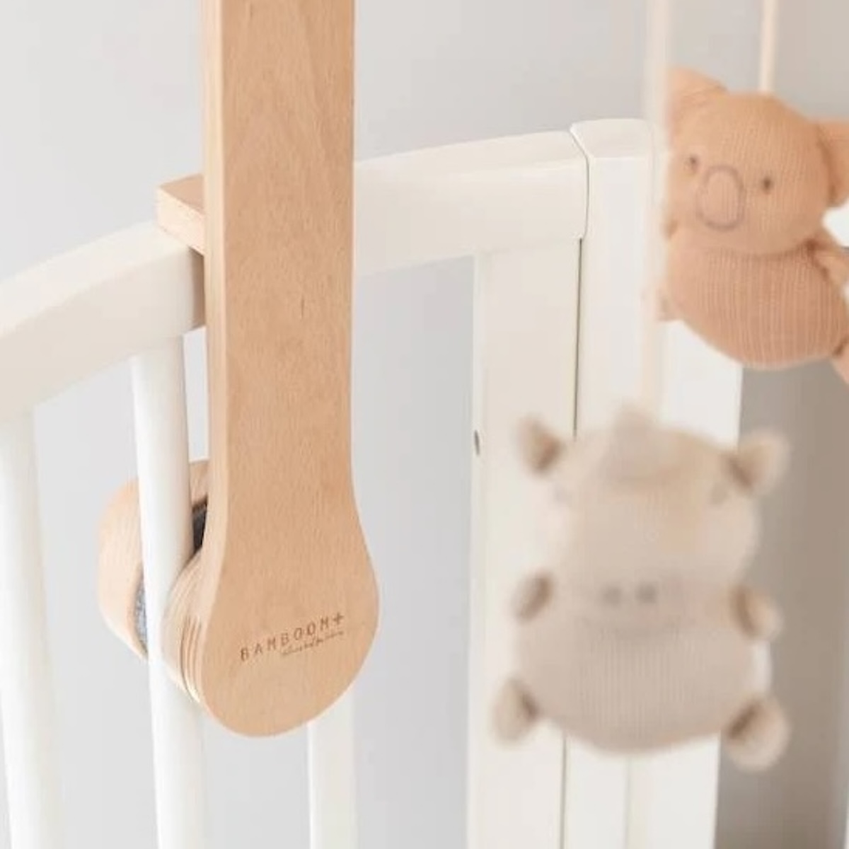 Mobile musical avec jouets en trico Bamboomanimal friends