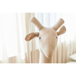 Peluche-pouf GIRAFE Linen beige Childhome