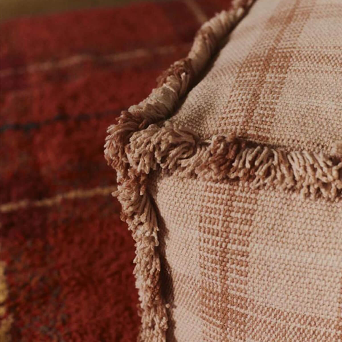 Pouf 40x40x20cm HANDLOOM Wouf wouf Lorena Canals rose