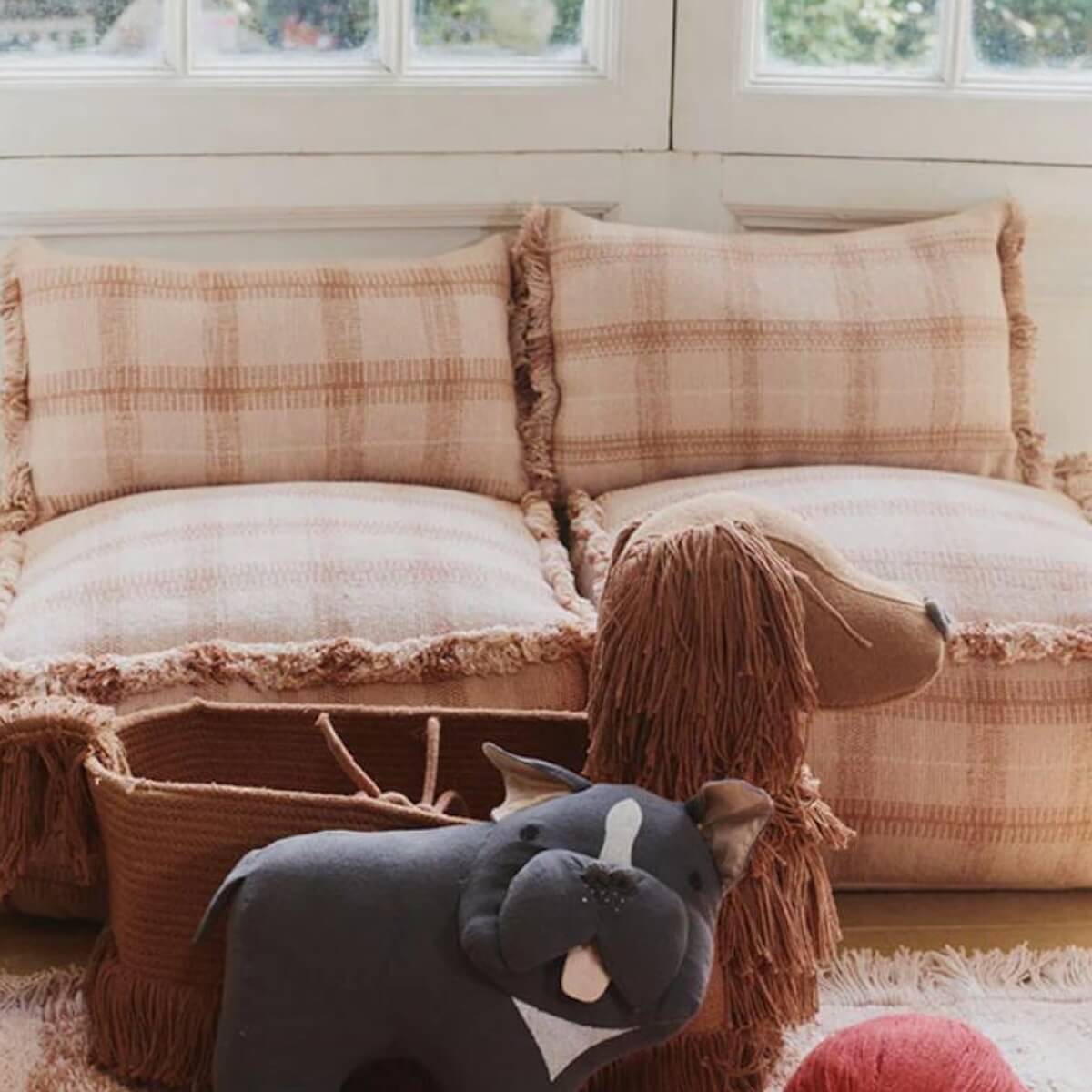 Pouf 40x40x20cm HANDLOOM Wouf wouf Lorena Canals rose