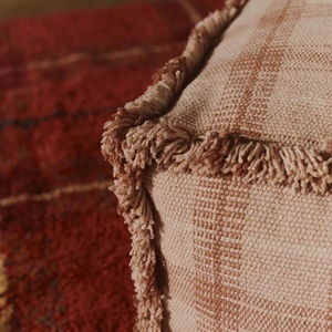 Pouf 40x40x20cm HANDLOOM Wouf wouf Lorena Canals rose