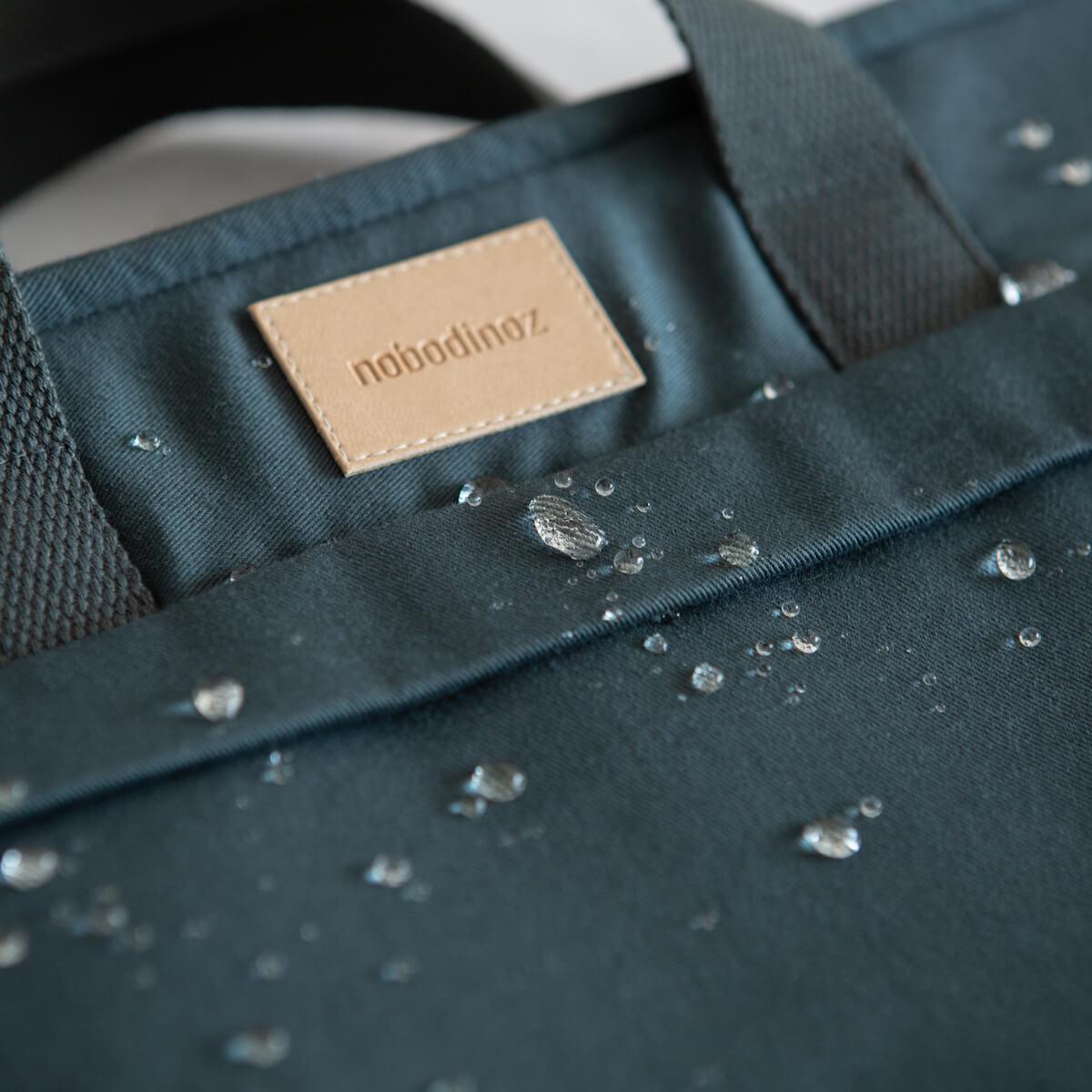 Sac A Dos A Langer Baby On The Go Waterproof Nobodinoz Carbon Blue Abitare Kids