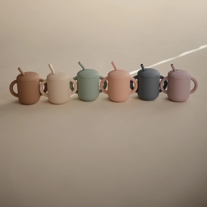 Tasse à paille silicone Mushie Blush