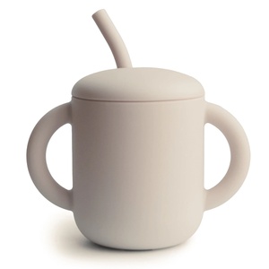 Tasse à paille silicone Mushie shifting sand