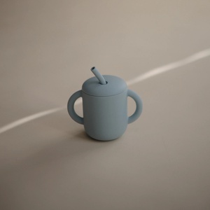 Tasse à paille silicone Mushie Tradewinds